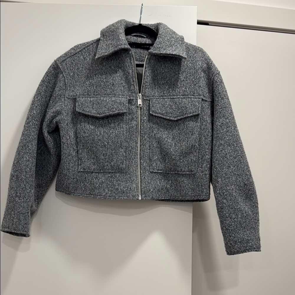 Zara Gray Utility Jacket with Cropped Length and Structured Silhouette